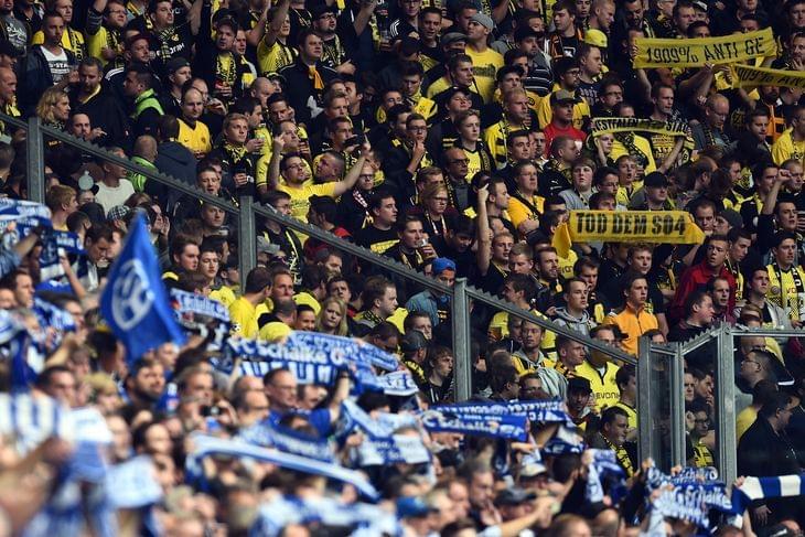  沙尔克04历史性降级引发球迷抗议潮  