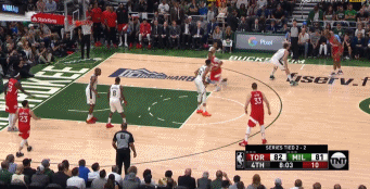  雄鹿客场逆转猛龙保住前八  